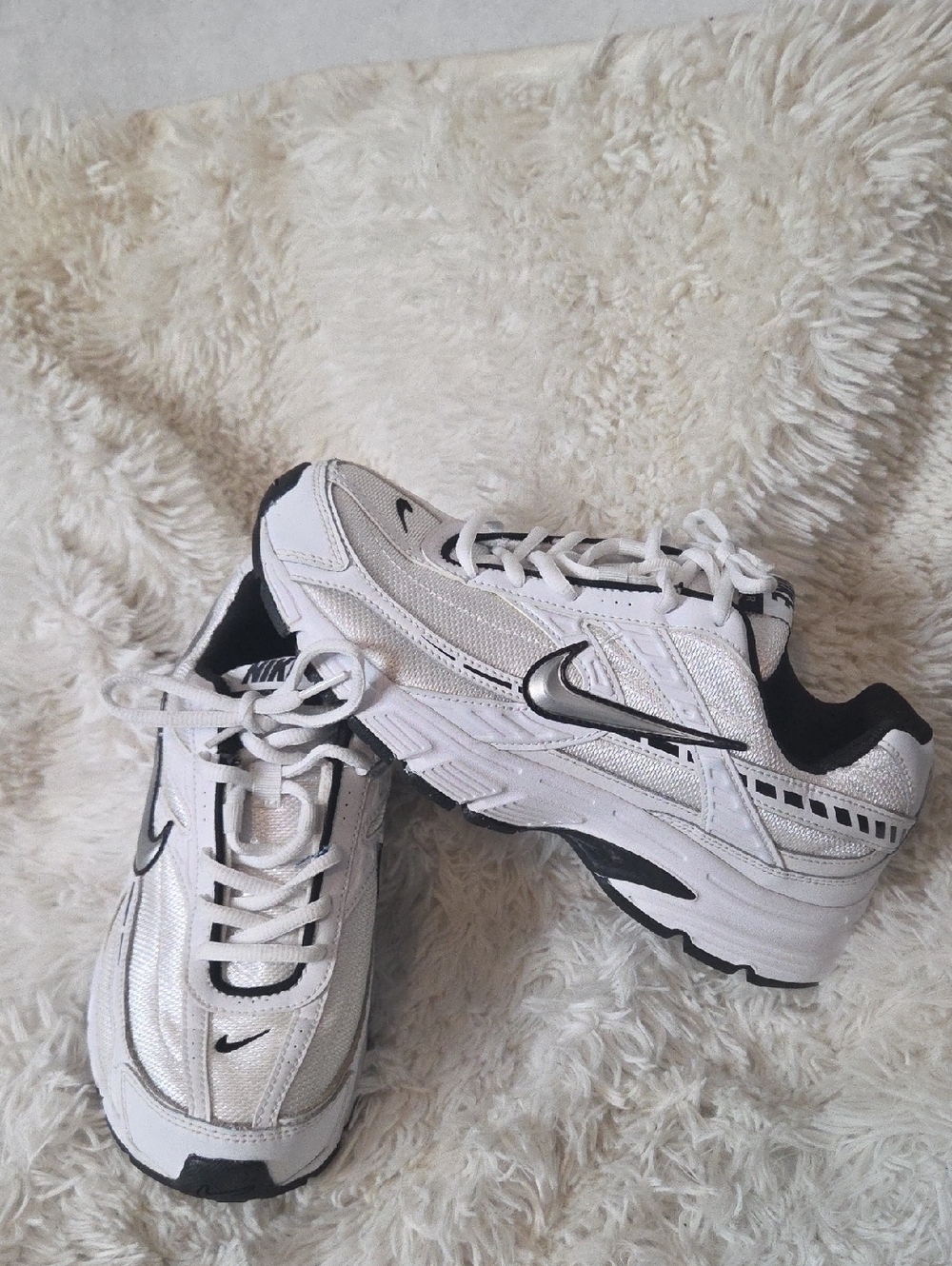 Nike White and Black Athletic Sneakers with Silver Swoosh
